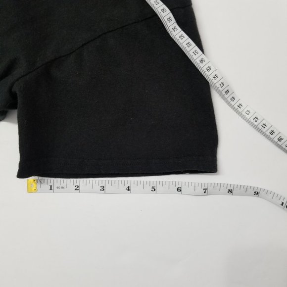 PRETTYLITTLETHING Graphic Tees - Picture 8 of 9